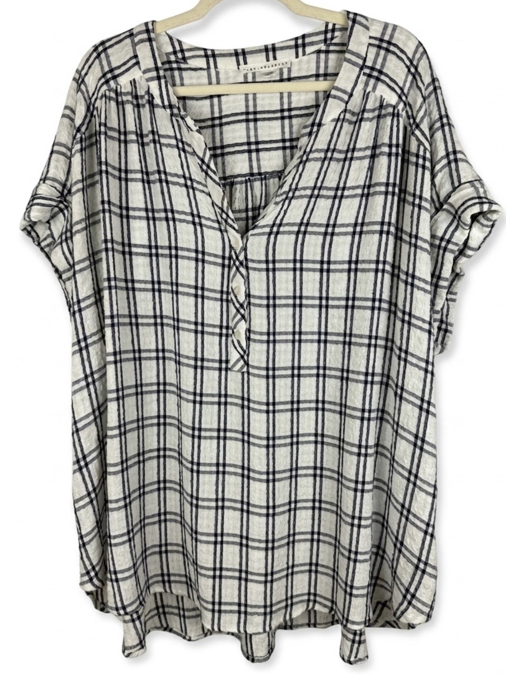 Jane + Delancey Plaid Henley Blouse 2X White Navy Cuffed Short Sleeve Textured